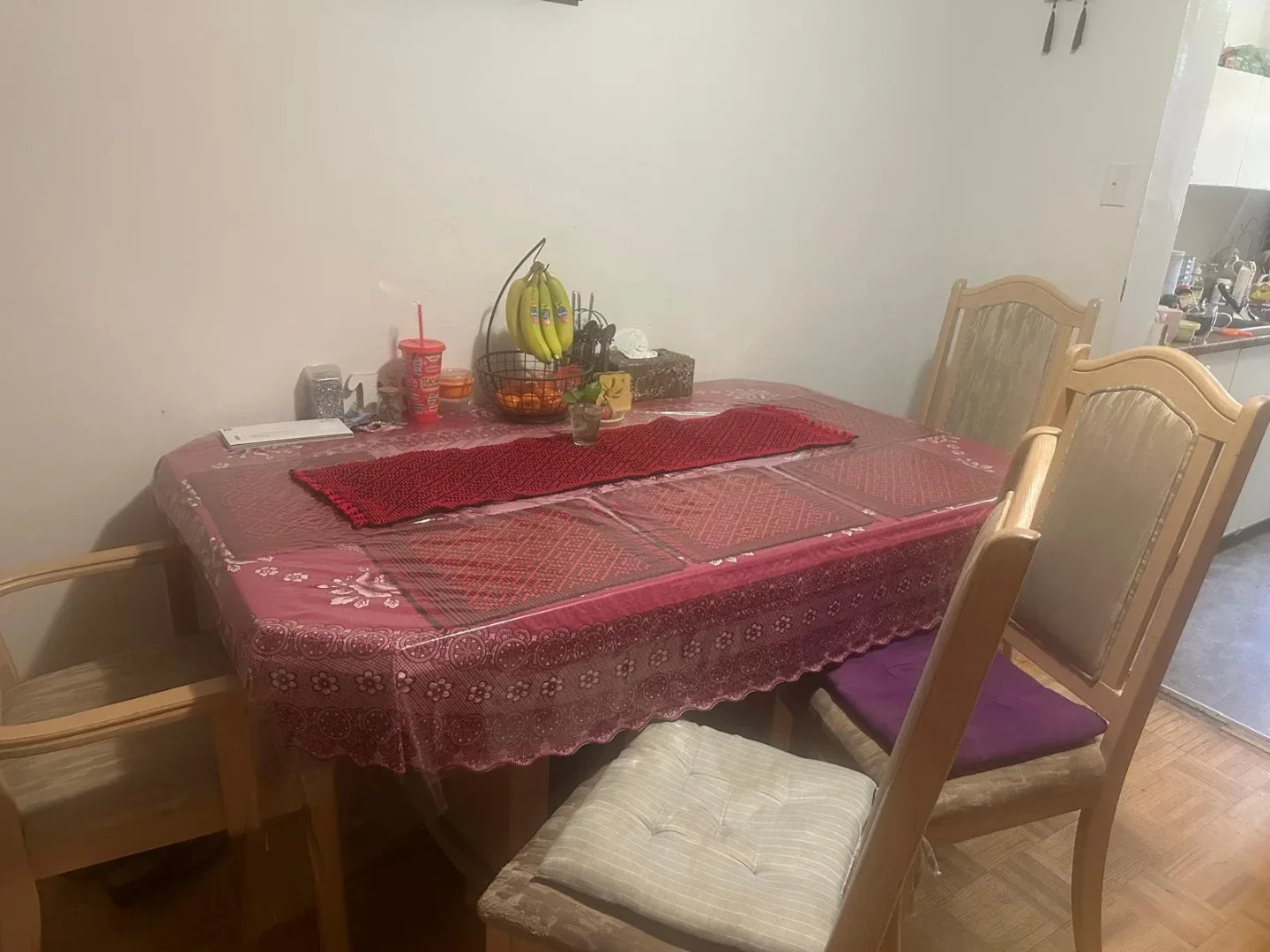 Dining table and chairs set image indicator(2)