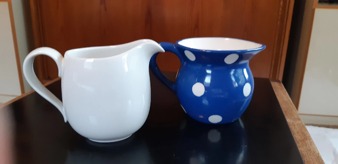 2 Lovely Creamers