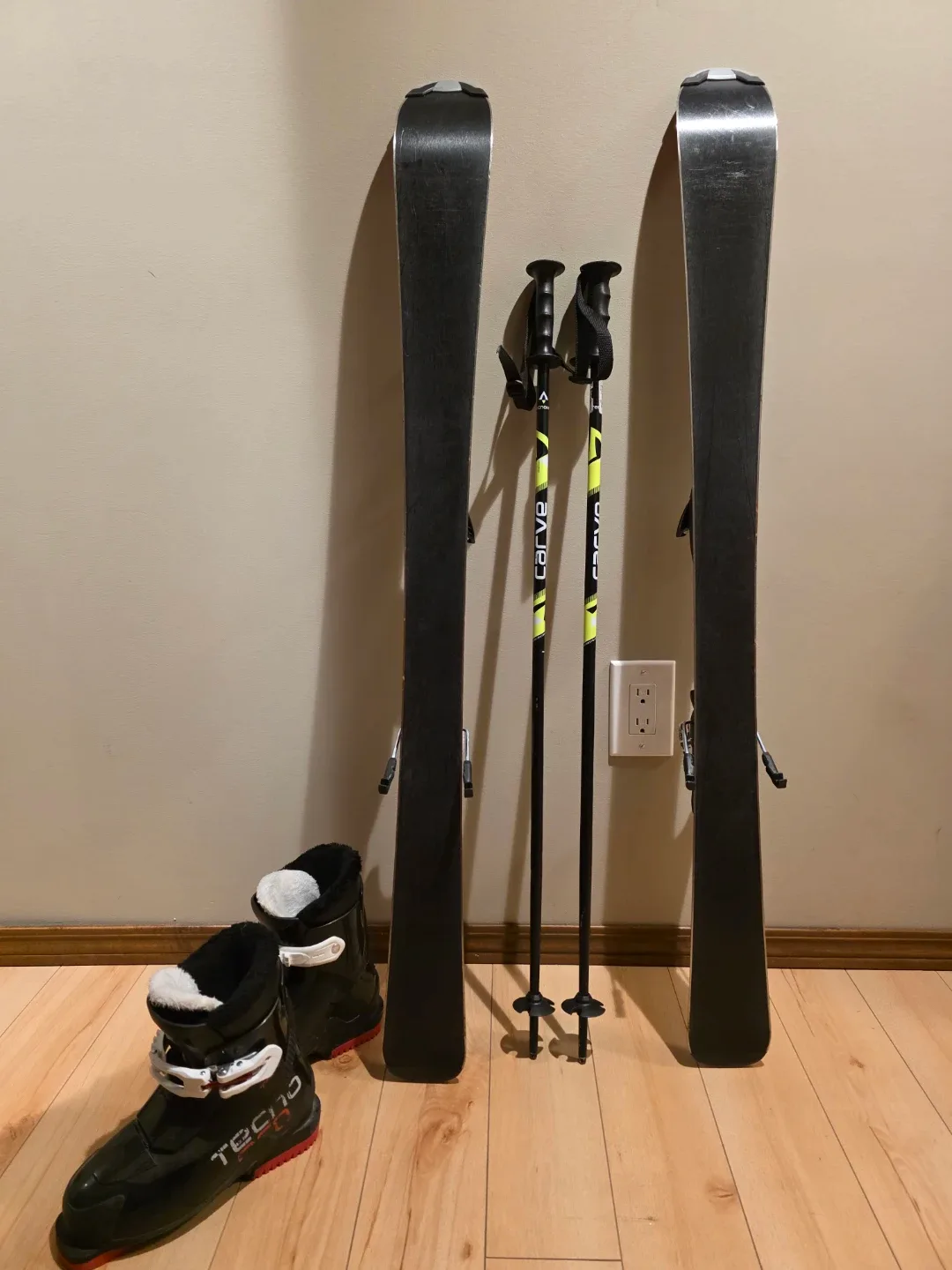 Tecnopro X-Flex 110 Skis, Poles & Boots (Size 205) image indicator(2)