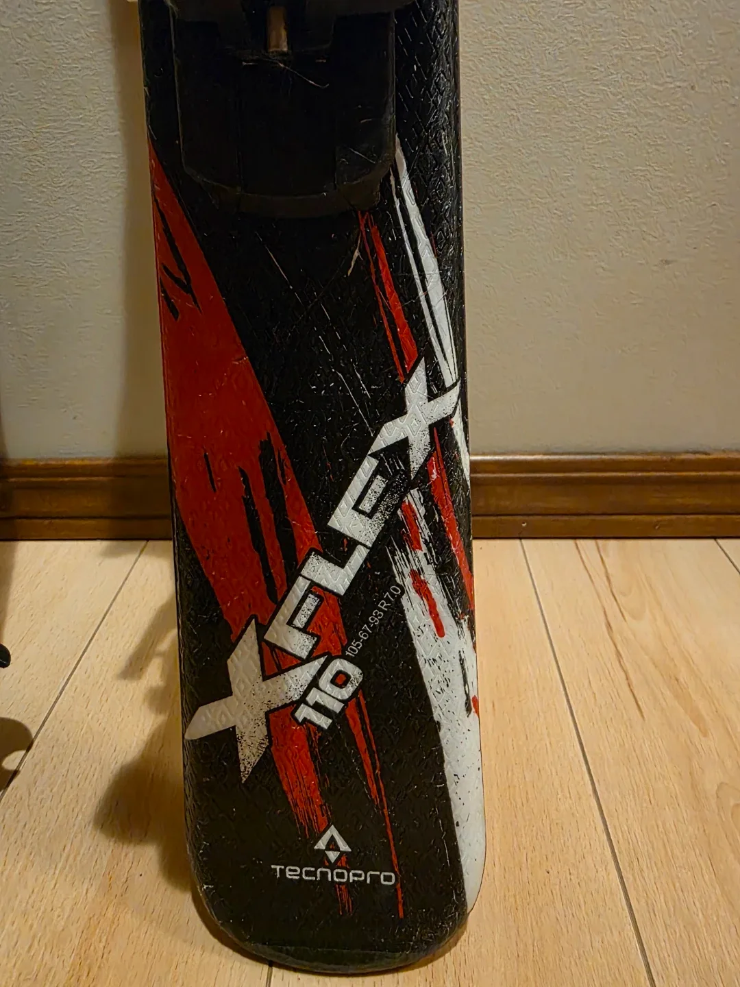 Tecnopro X-Flex 110 Skis, Poles & Boots (Size 205) image indicator(3)