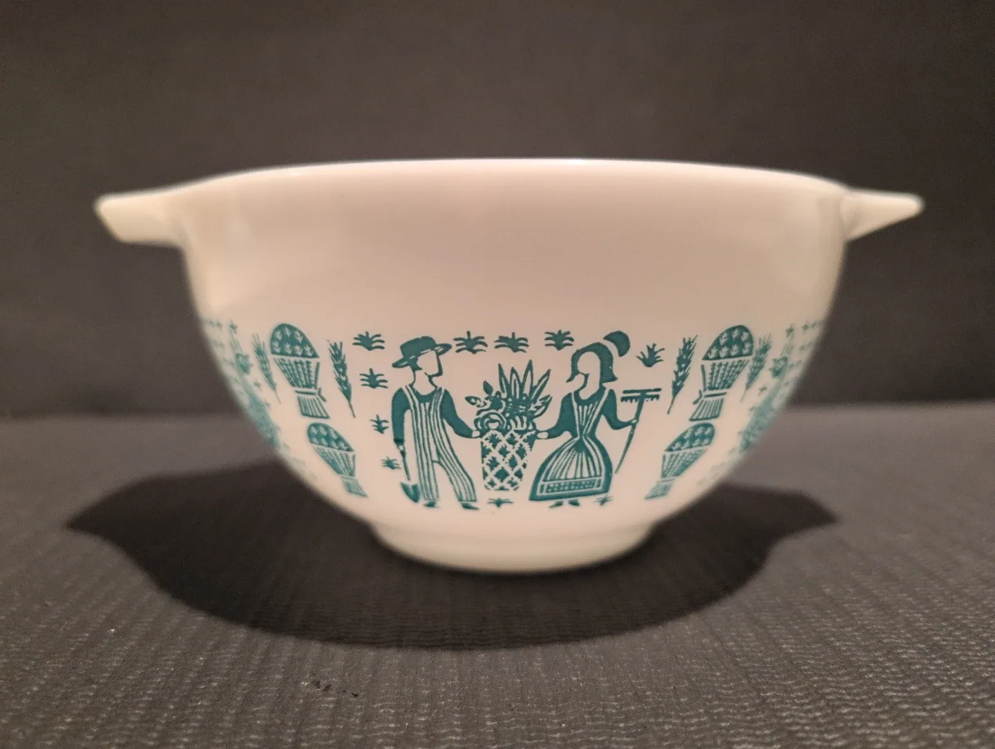 Pyrex Folk Town & Country Cinderella Bowl