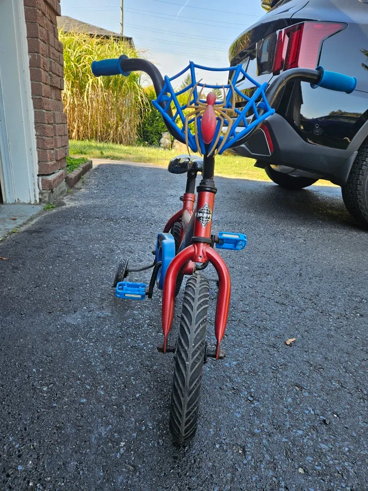Spider-Man Kids' Bike - Great Condition! image indicator(2)