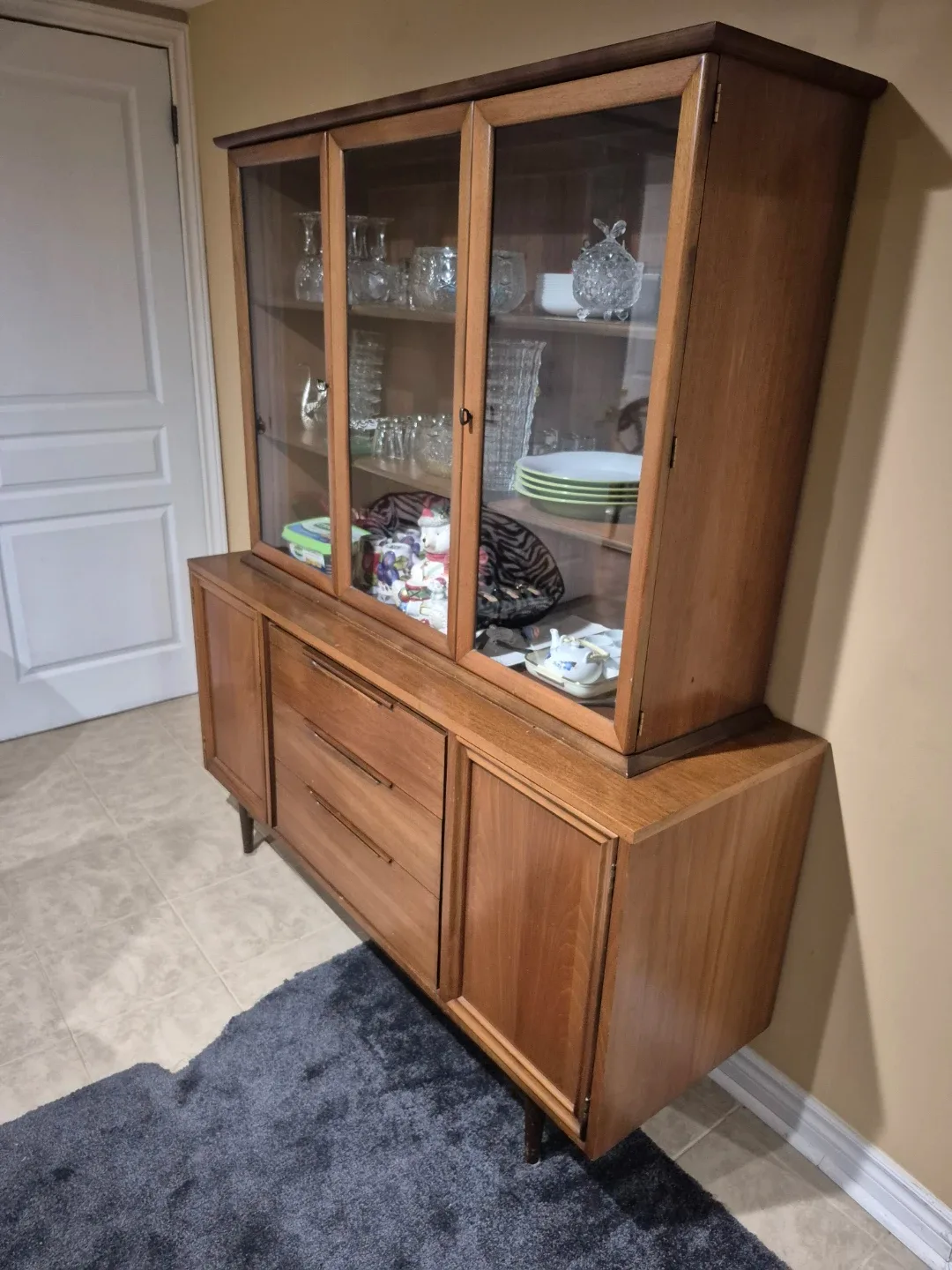 Wooden China Cabinet with Glass Doors image indicator(3)
