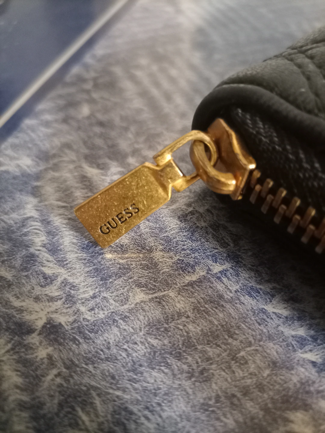 GUESS Small Quilted Zip-Around Wallet - photo 3