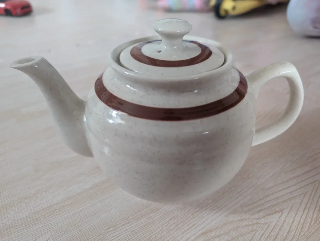 Ceramic Teapot - Brown & Cream