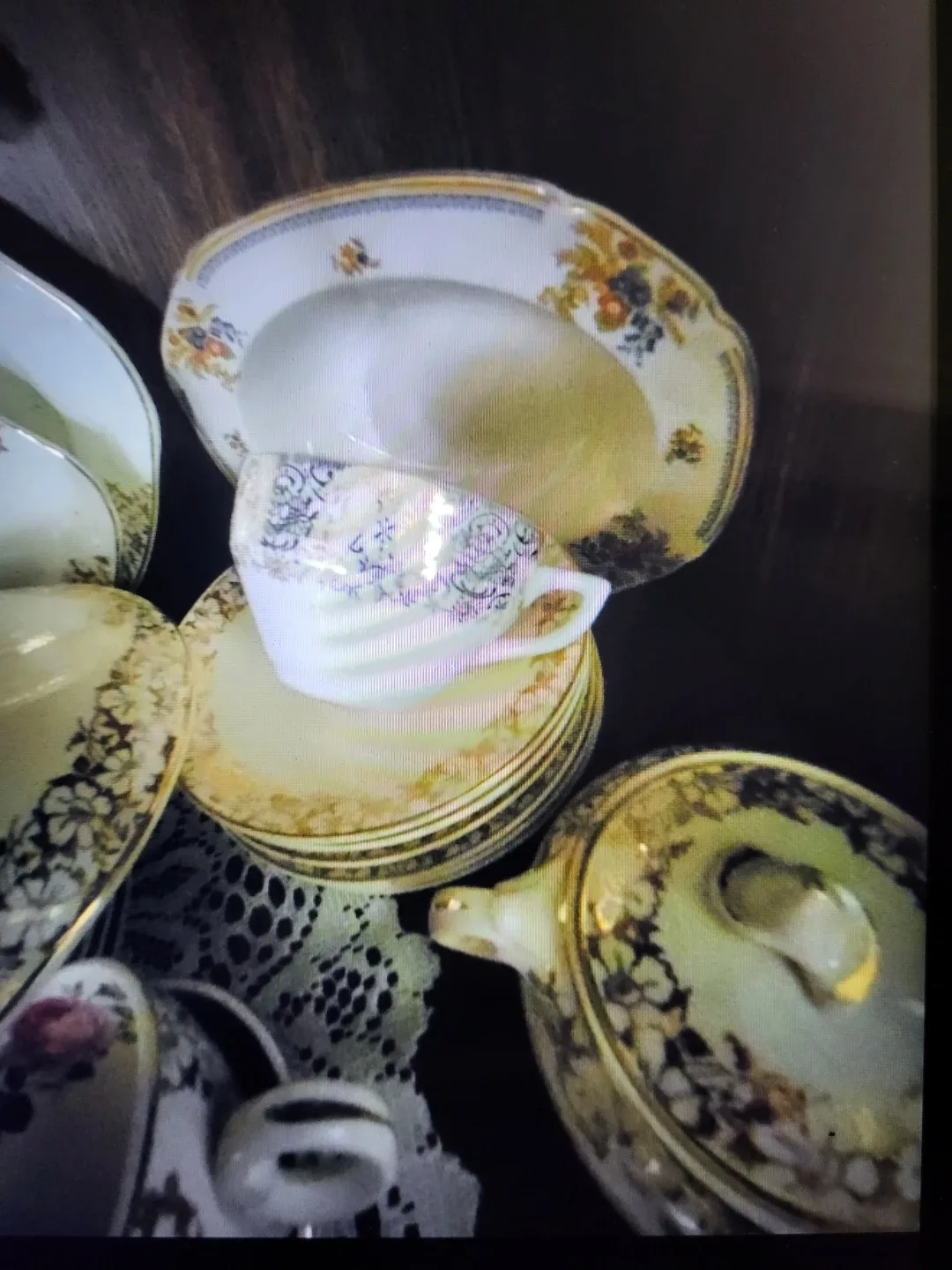 Vintage Floral China Set image indicator(3)