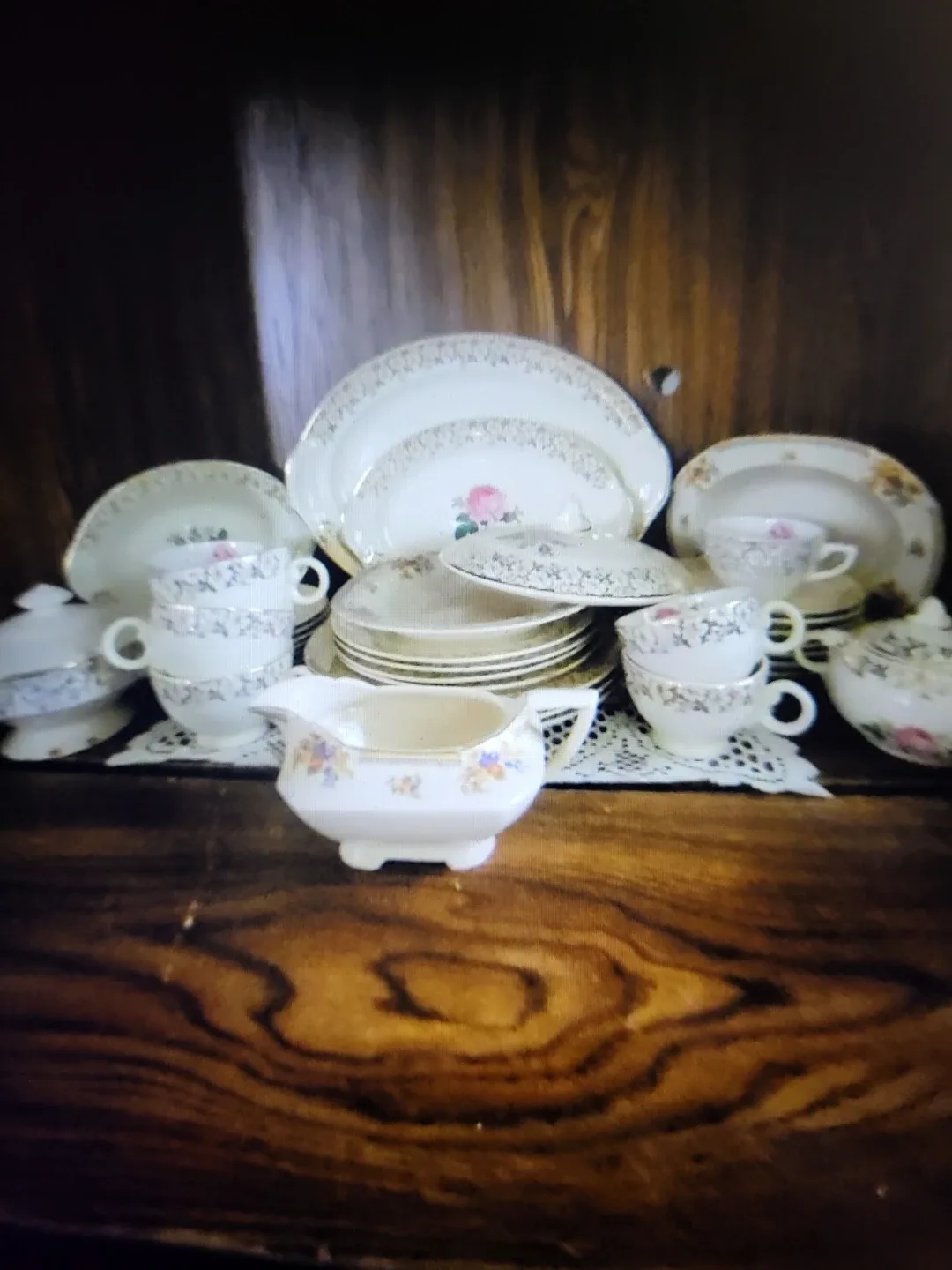 Vintage Floral China Set image indicator(5)