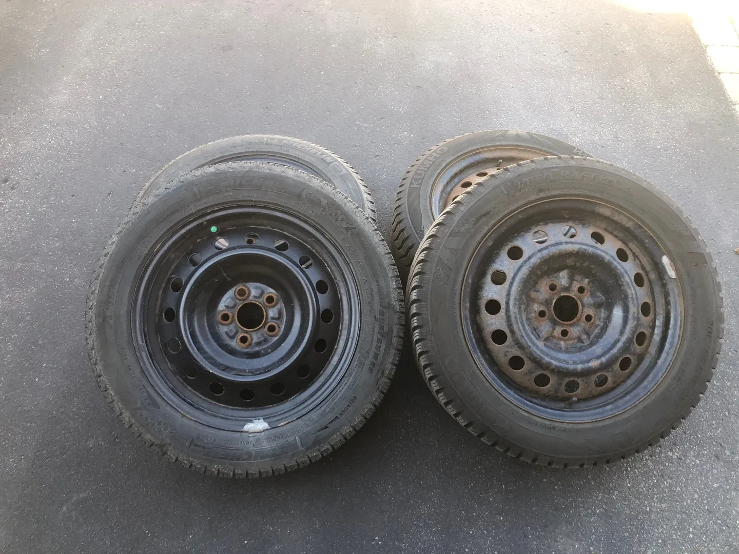 Set of 4 Winter Tires 205/55R16 image indicator(2)