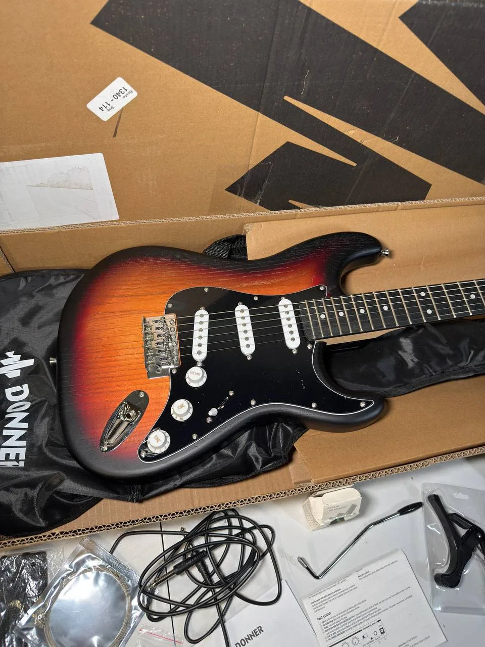 DONNER DST-80 Electric Guitar 39” Beginner Electric Guitar Kit image indicator(3)