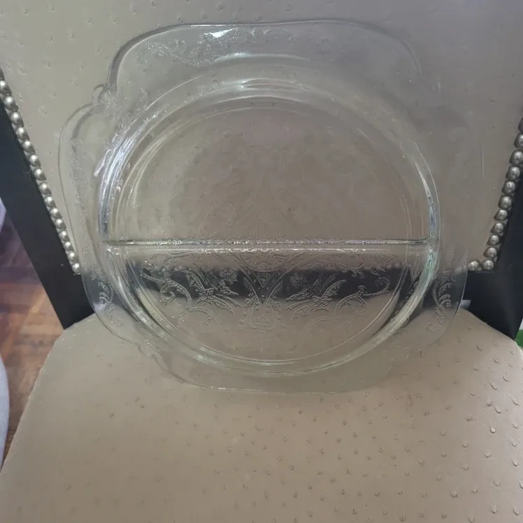 Vintage Pyrex Divided Serving Dish image indicator(2)