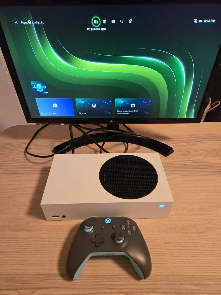 Xbox Series S. CLEAN. MINT. With everything. Cables, controller. image indicator(3)