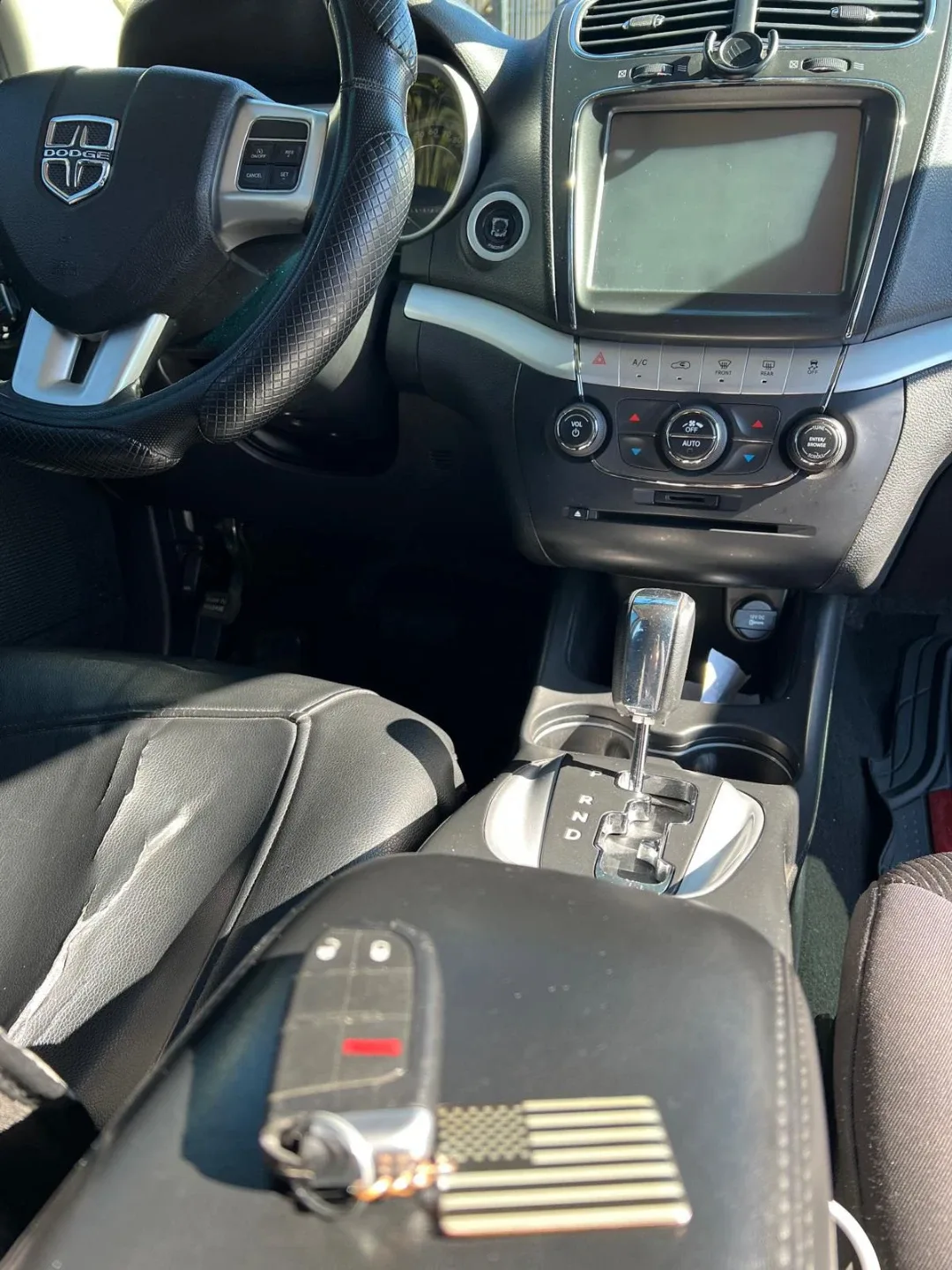 Dodge Journey - Black SUV image indicator(5)