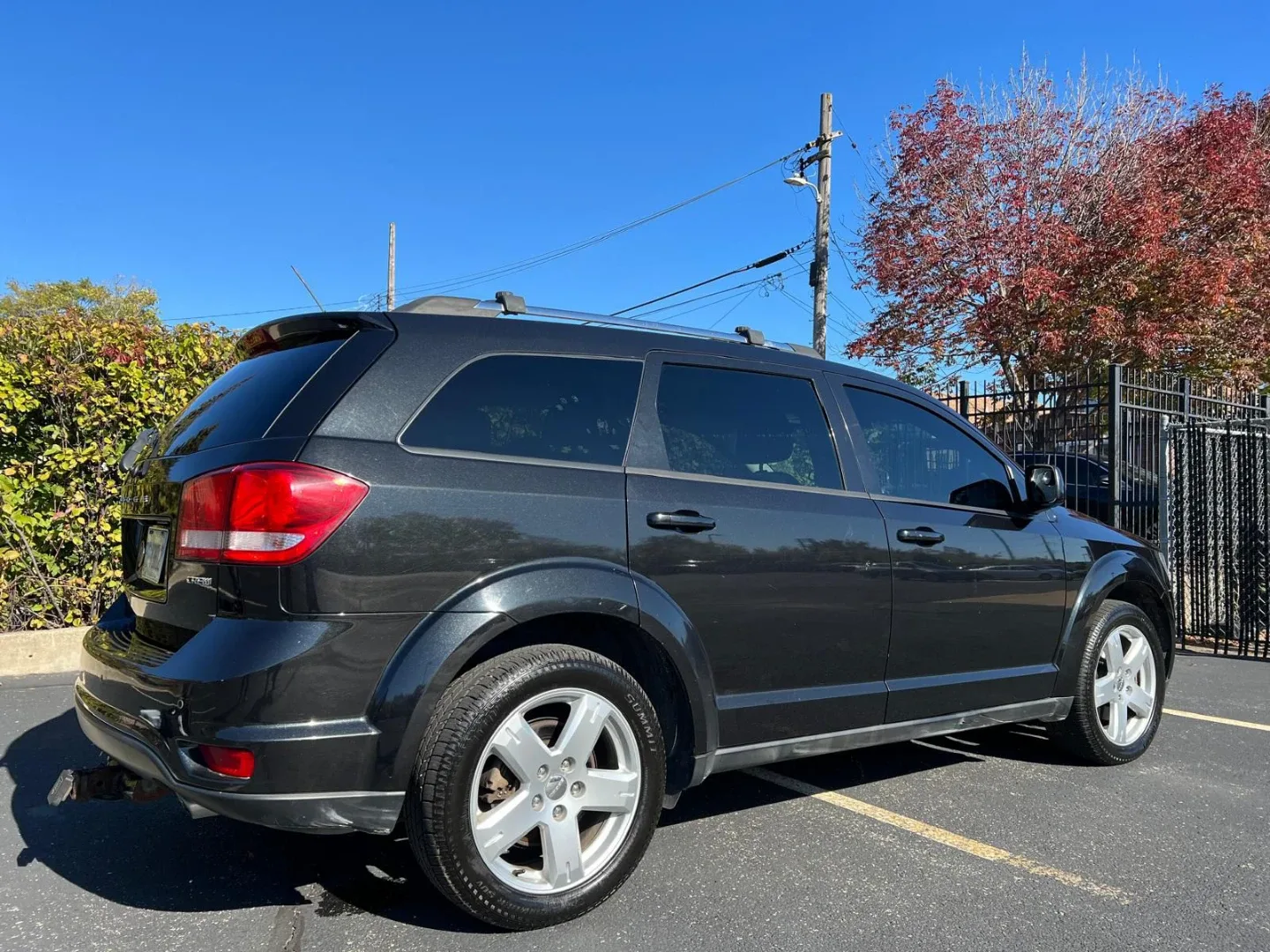 Dodge Journey - Black SUV image indicator(7)