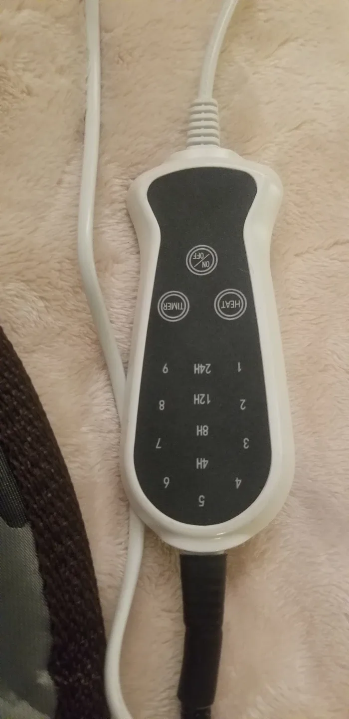 Pet Heating Pad with Paw Print Design image indicator(2)