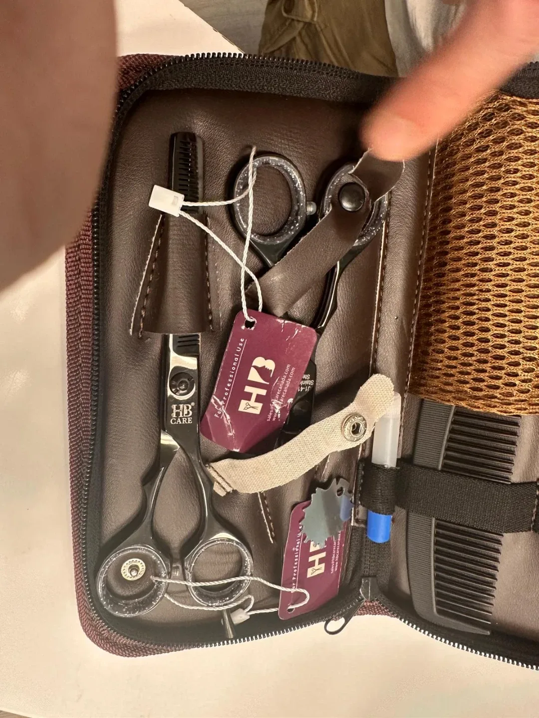 HB Care & Fakhra Pro Hairdressing Scissors Set image indicator(7)