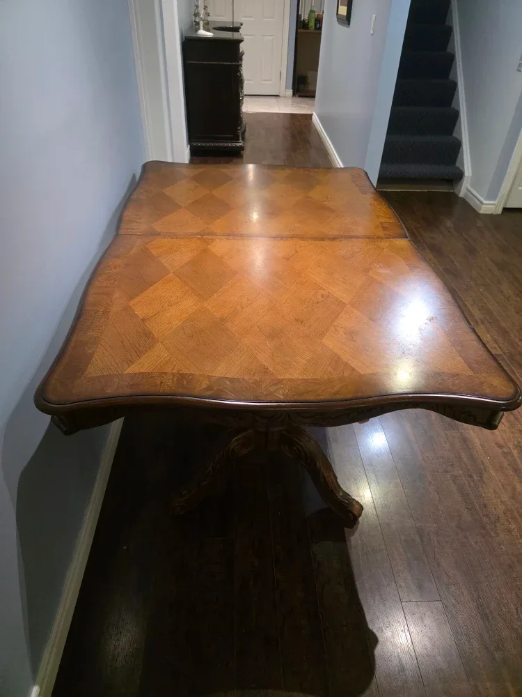 Elegant Traditional Extendable Dining Table