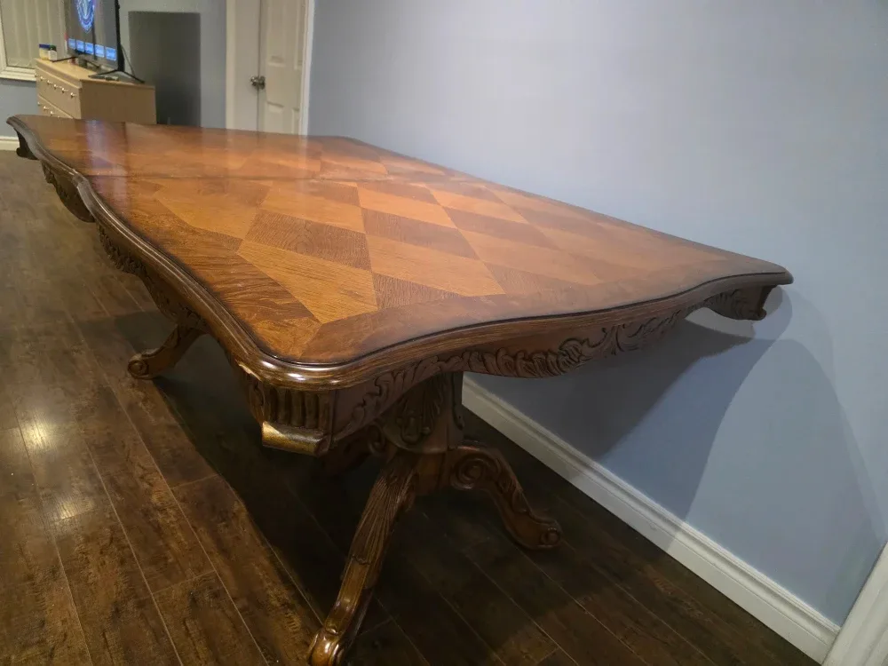 Elegant Traditional Extendable Dining Table image indicator(2)