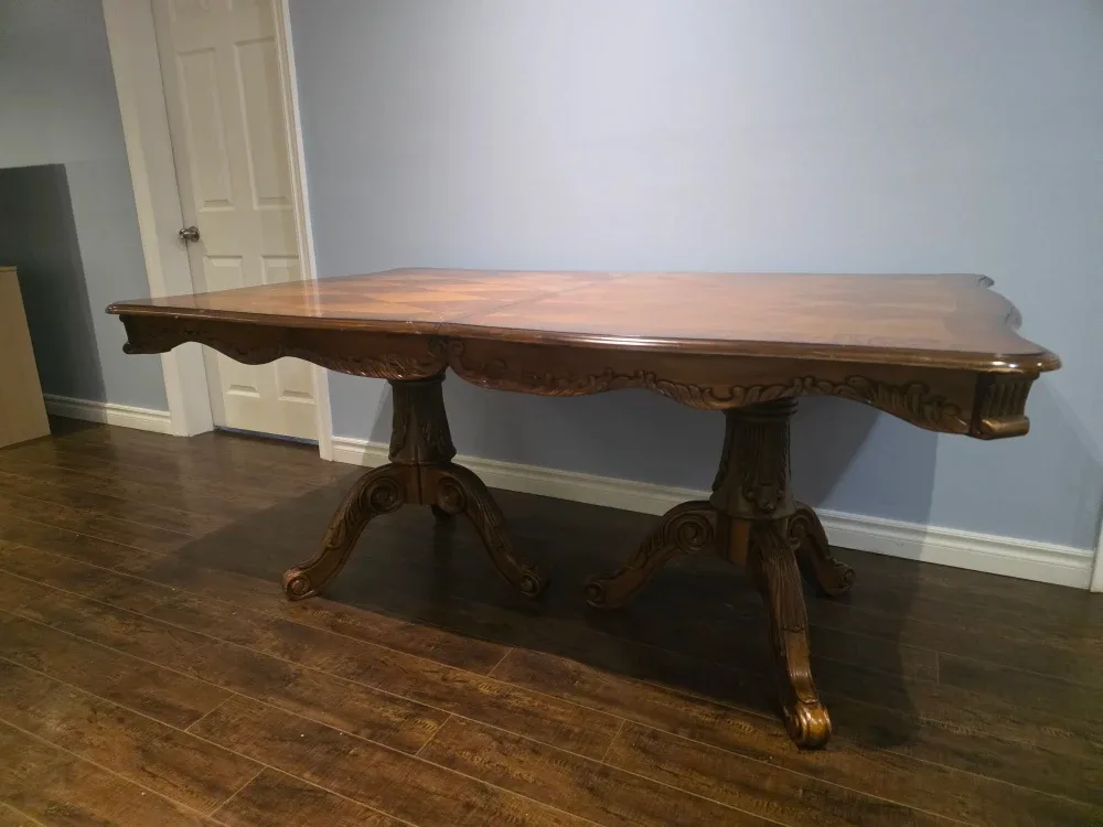 Elegant Traditional Extendable Dining Table image indicator(3)