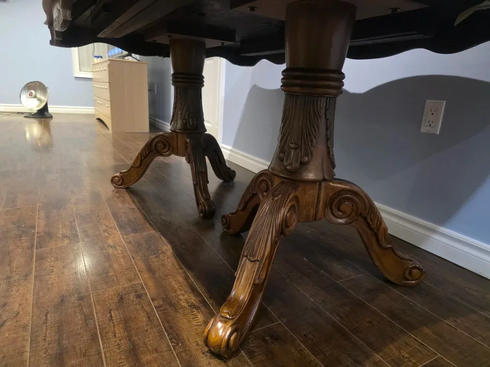 Elegant Traditional Extendable Dining Table image indicator(5)