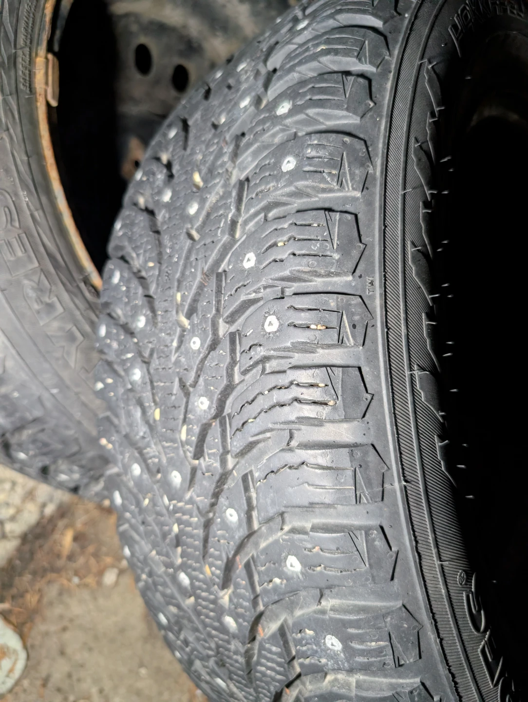 Nokian Hakkapeliitta 9 Studded Winter Tires 225/60R17