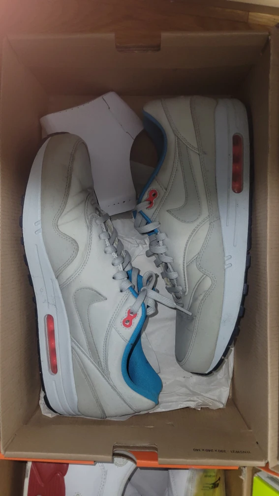 Nike Air Max 90 & Jordan Sneakers - photo 2