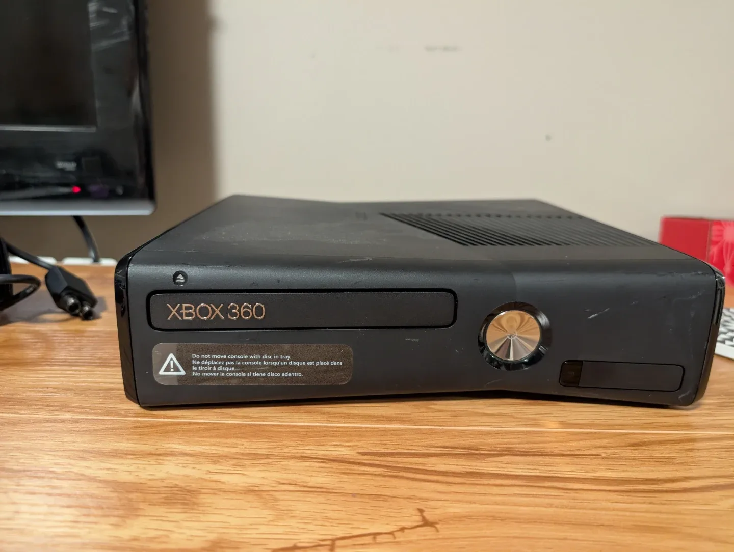 Xbox 360 Console with Games and Controller image indicator(2)