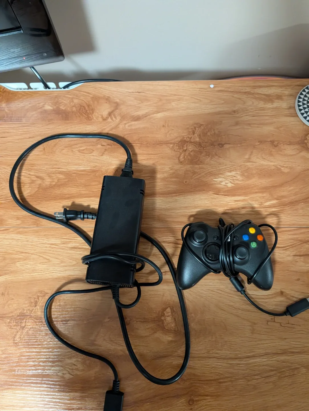 Xbox 360 Console with Games and Controller image indicator(4)