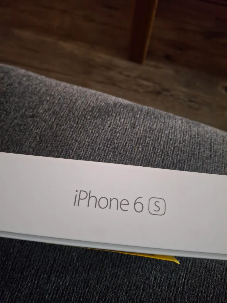 iPhone 6s with Box and Earphones