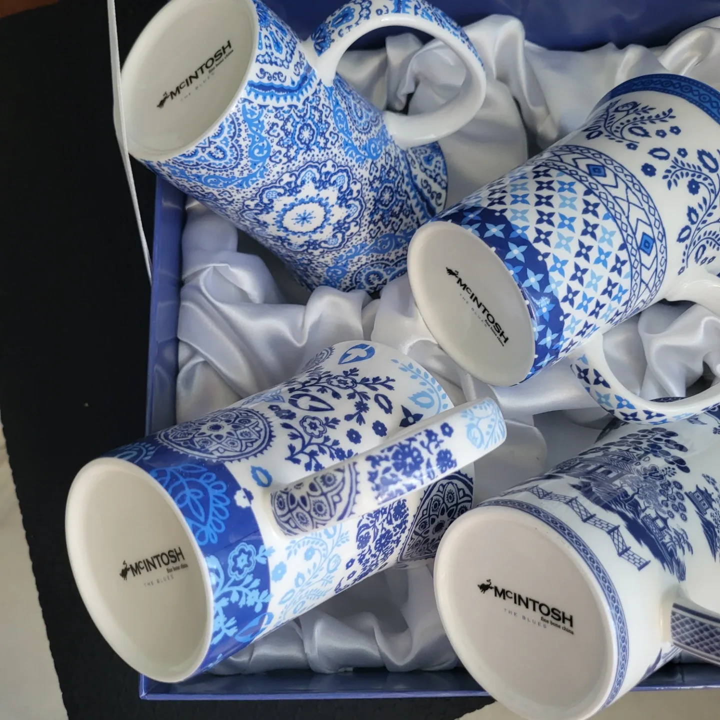 McIntosh The Blues Fine Bone China Mug Set image indicator(3)