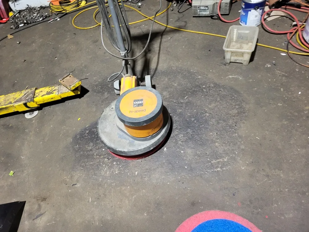 Floor polisher/scrubber Working conditions good image indicator(6)