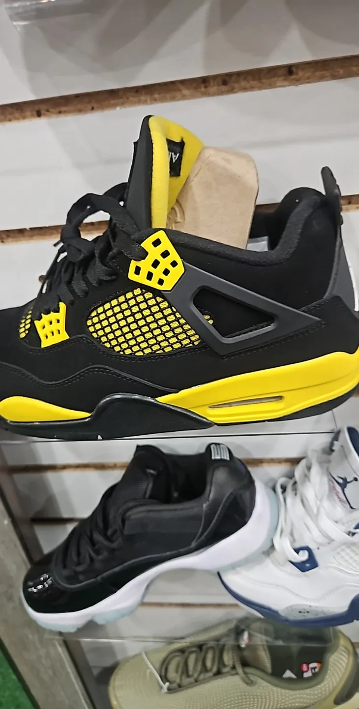 Air Jordan 4 Retro Sneakers image indicator(2)
