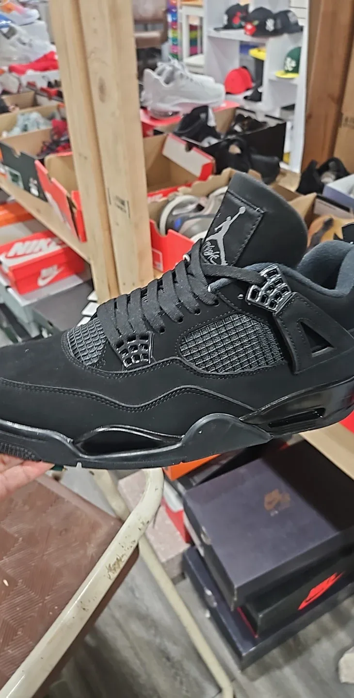 Air Jordan 4 Retro Sneakers image indicator(3)