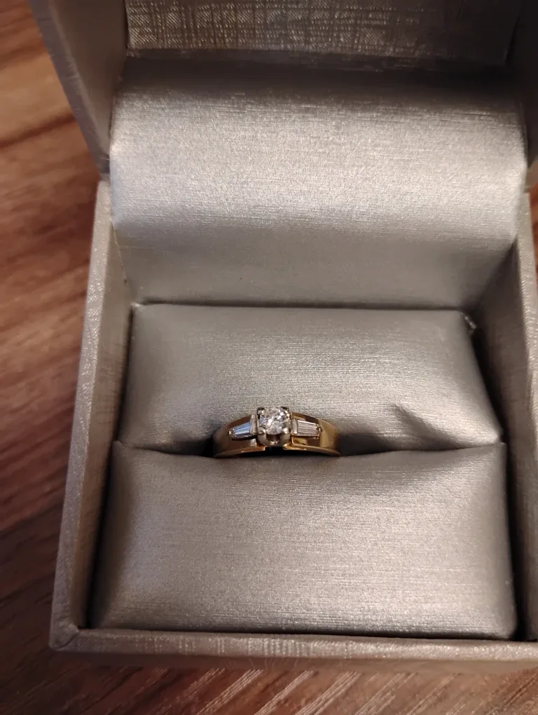 Gold Ring with Diamond Accent