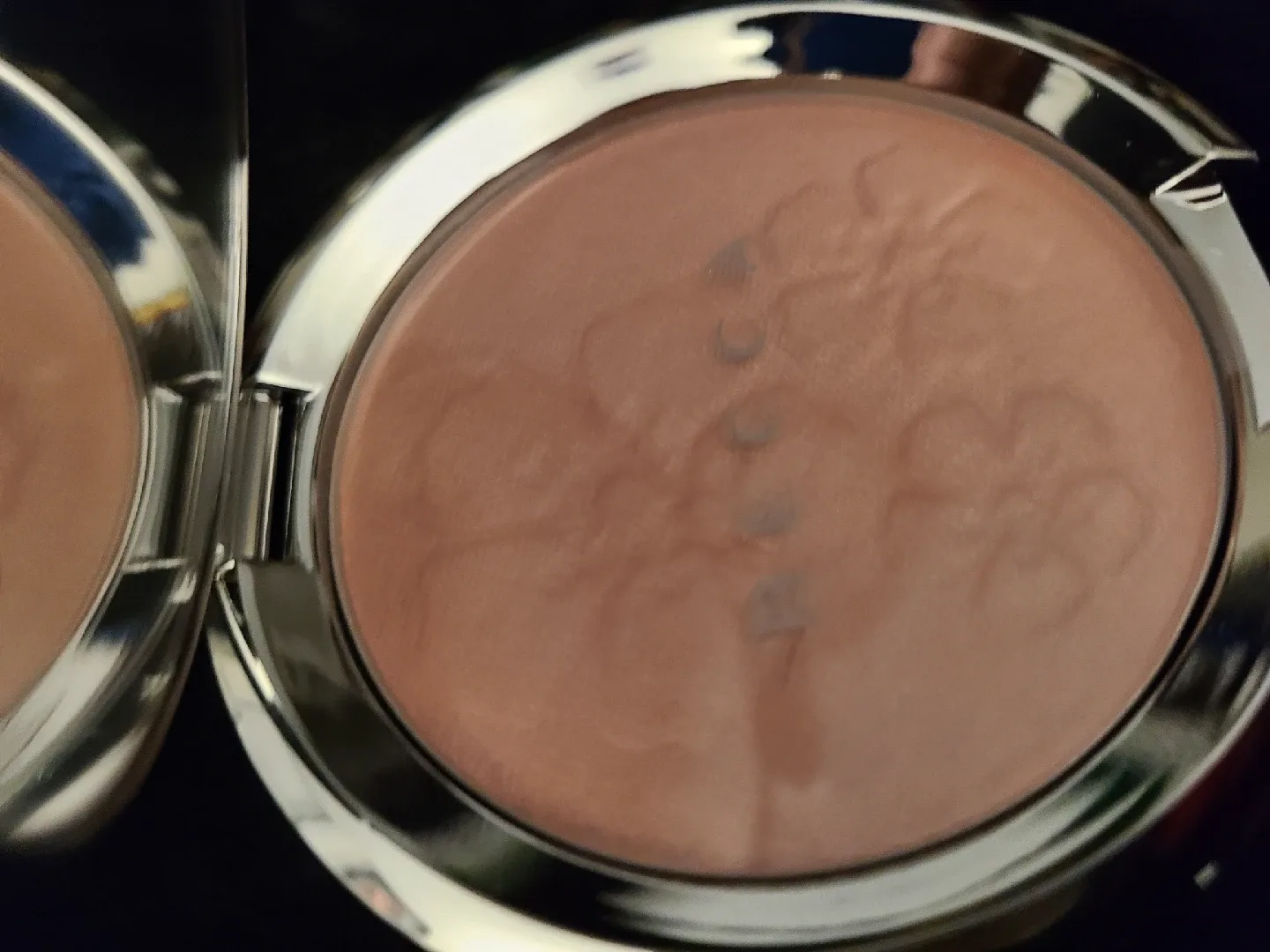 Becca Rose Quartz Shimmering Skin Perfector image indicator(2)