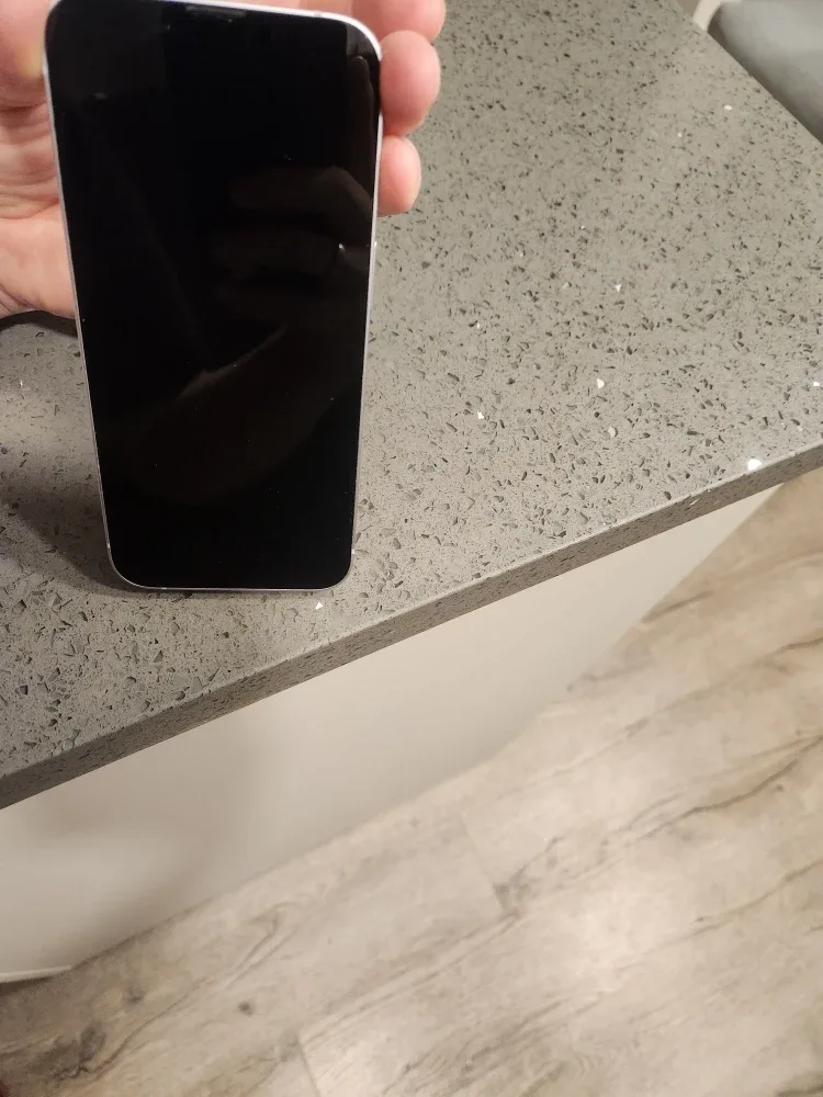 Silver iPhone image indicator(6)