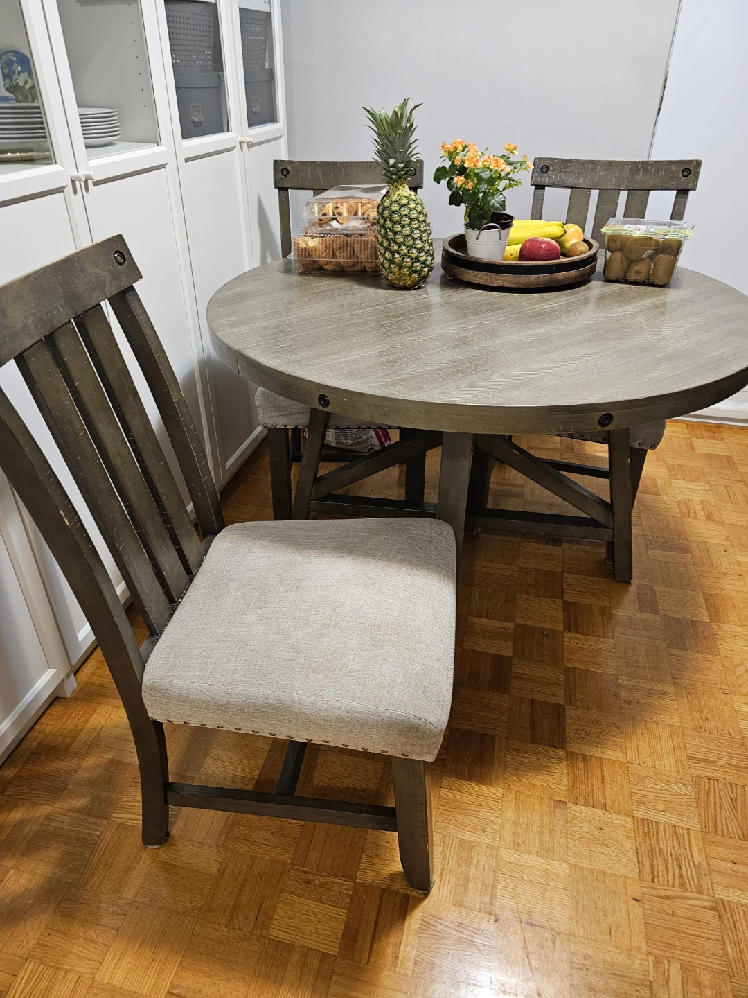 Round Extendable Dining Table with 4 Chairs - photo 2