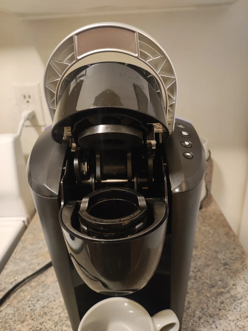 Keurig K-Compact K-Cup Pod Coffee Maker - Excellent condition image indicator(9)