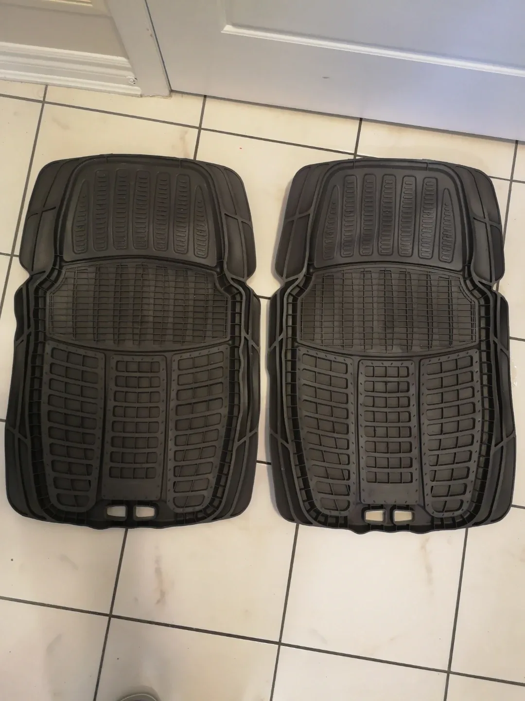 Rubbermaid Car Floor Mats - Black image indicator(4)