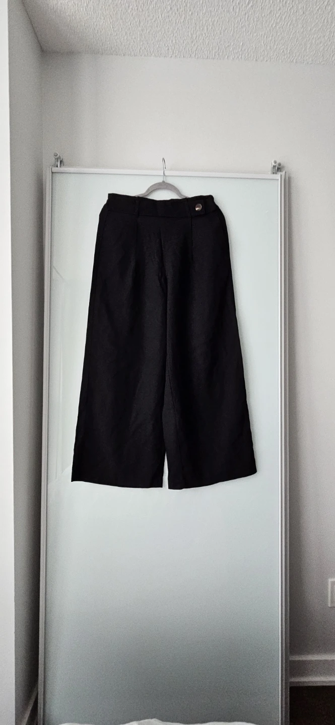 Negotiable - Beautiful Black Wide Leg Culottes Pants, Size 6 - photo 3