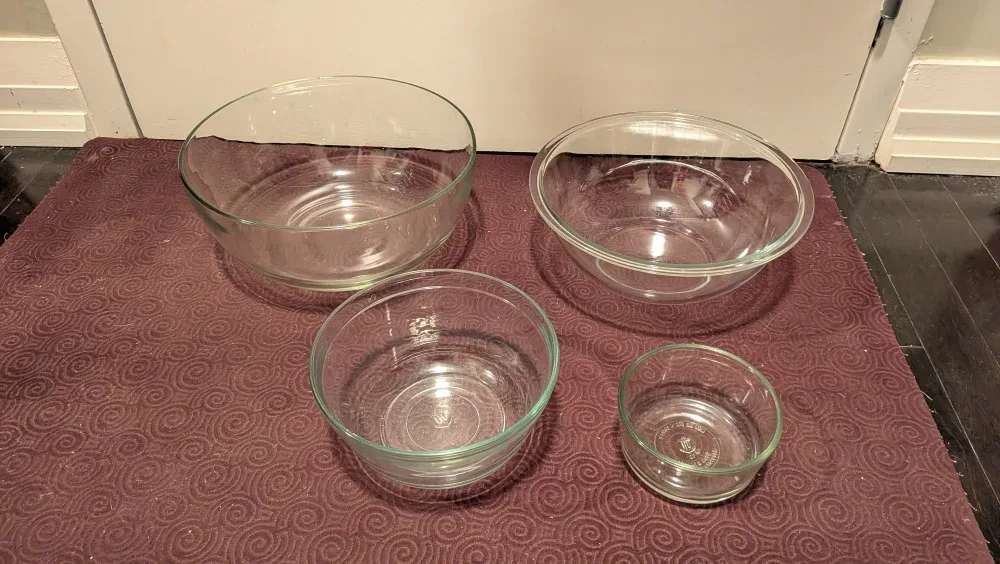 Glass Mixing Bowl Set (4 Bowls) thumbnail