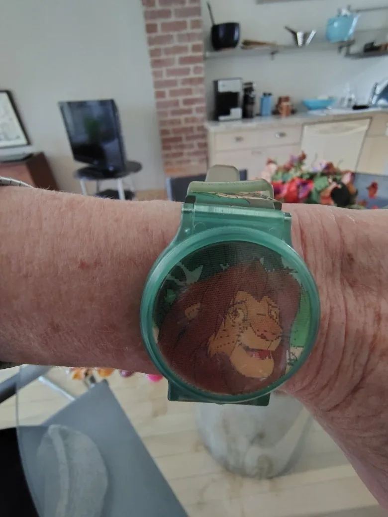 Vintage Lion King Holographic  Watch – Collectible Condition image indicator(5)