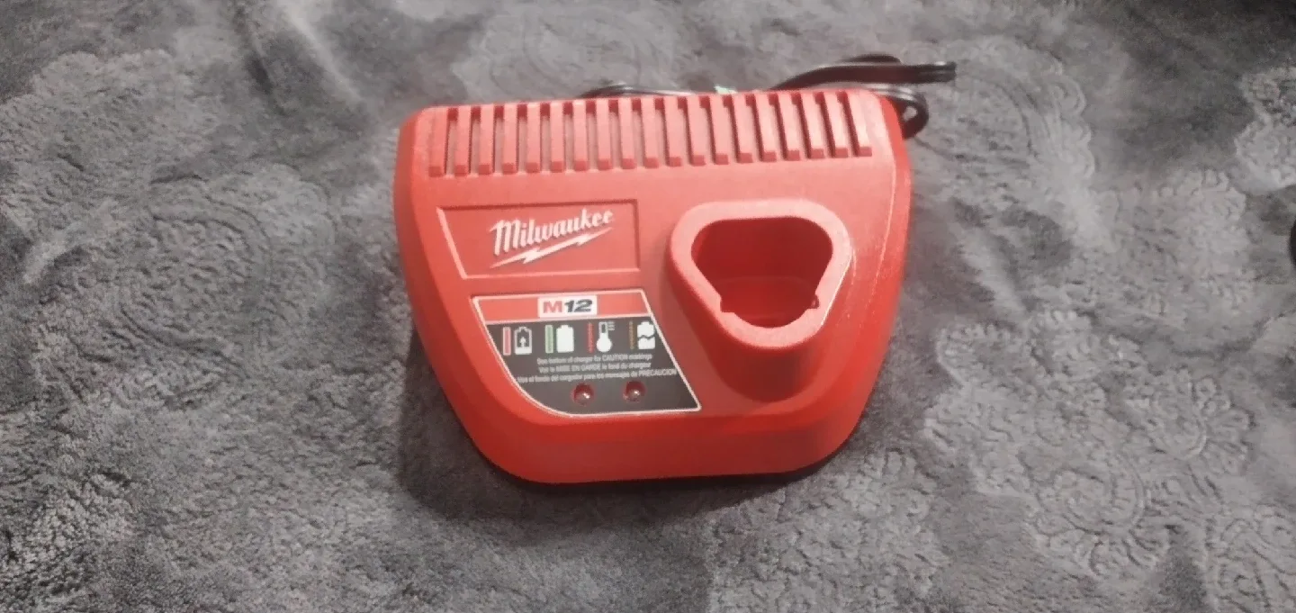 Milwaukee  Battery Charger image indicator(2)