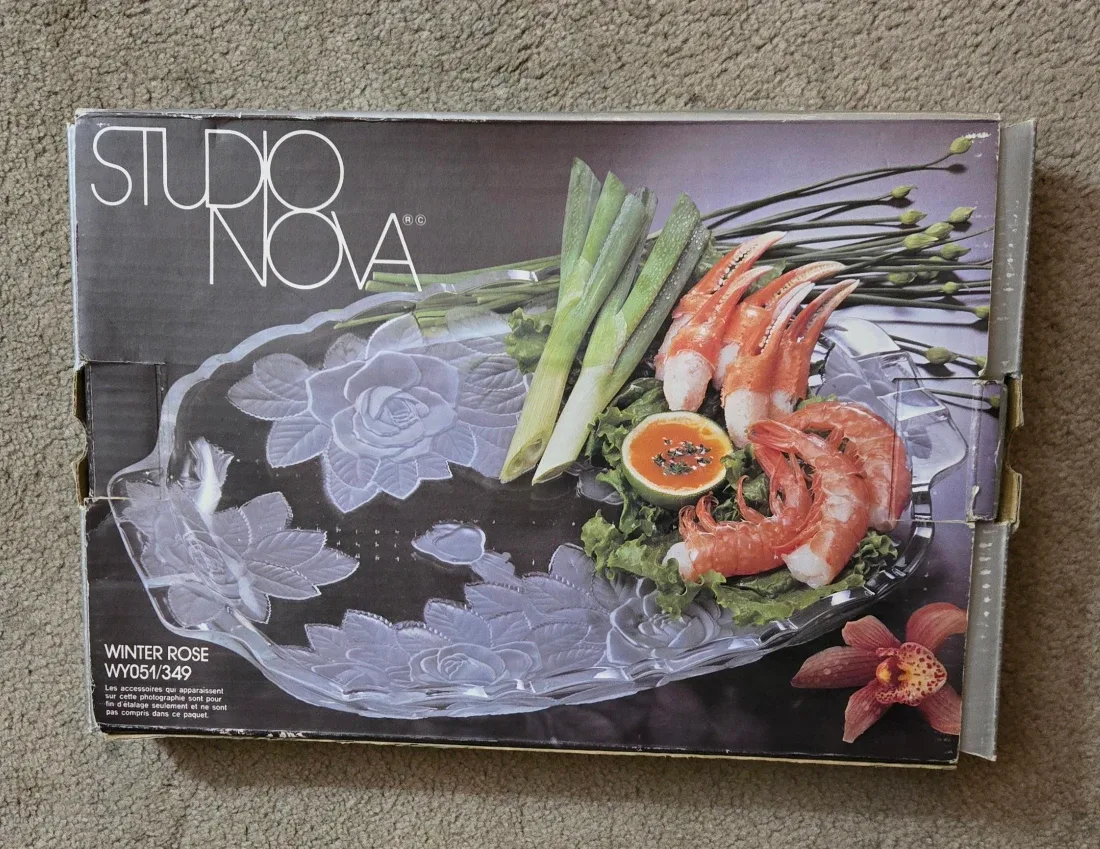 Studio Nova 15" winter Rose Platter image indicator(4)