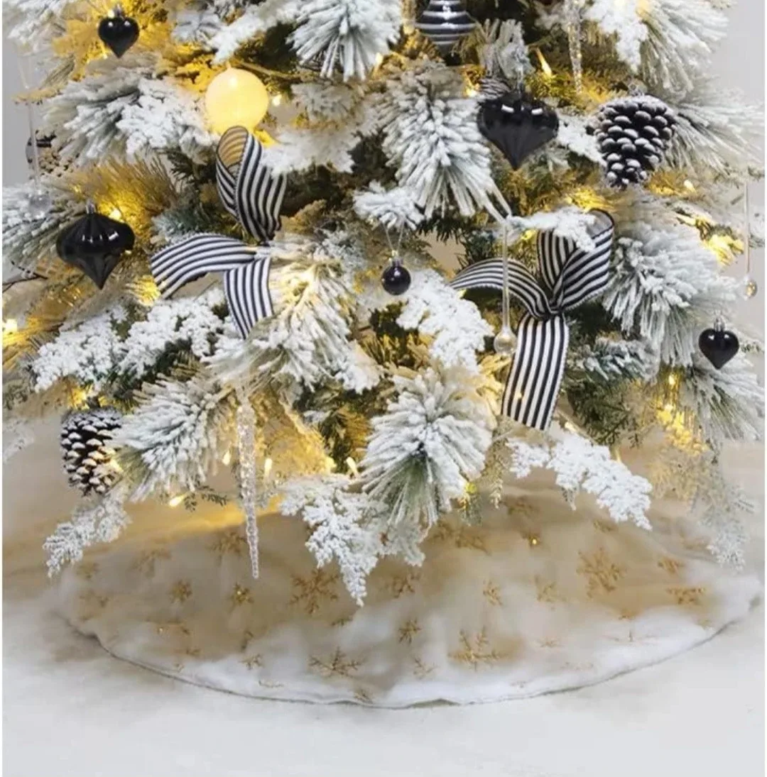 Christmas Tree Skirt - White with Gold Snowflakes