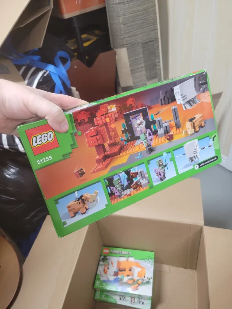 LEGO Minecraft 21255 The Nether Portal Ambush - New