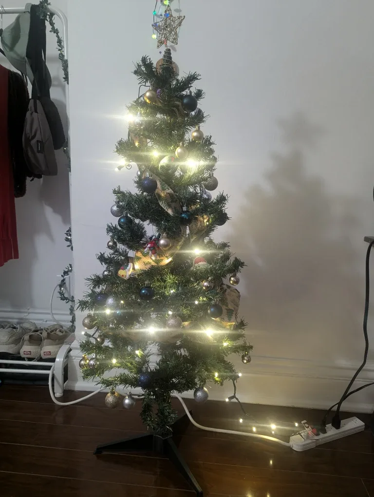 🎄 Christmas Tree 1.2m / 4ft – With Lights & Decorations! 🎄 image indicator(3)