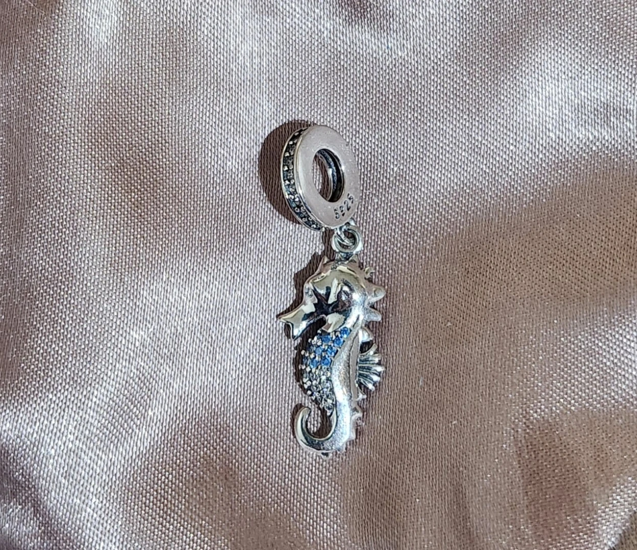 Seahorse Charm - photo 2