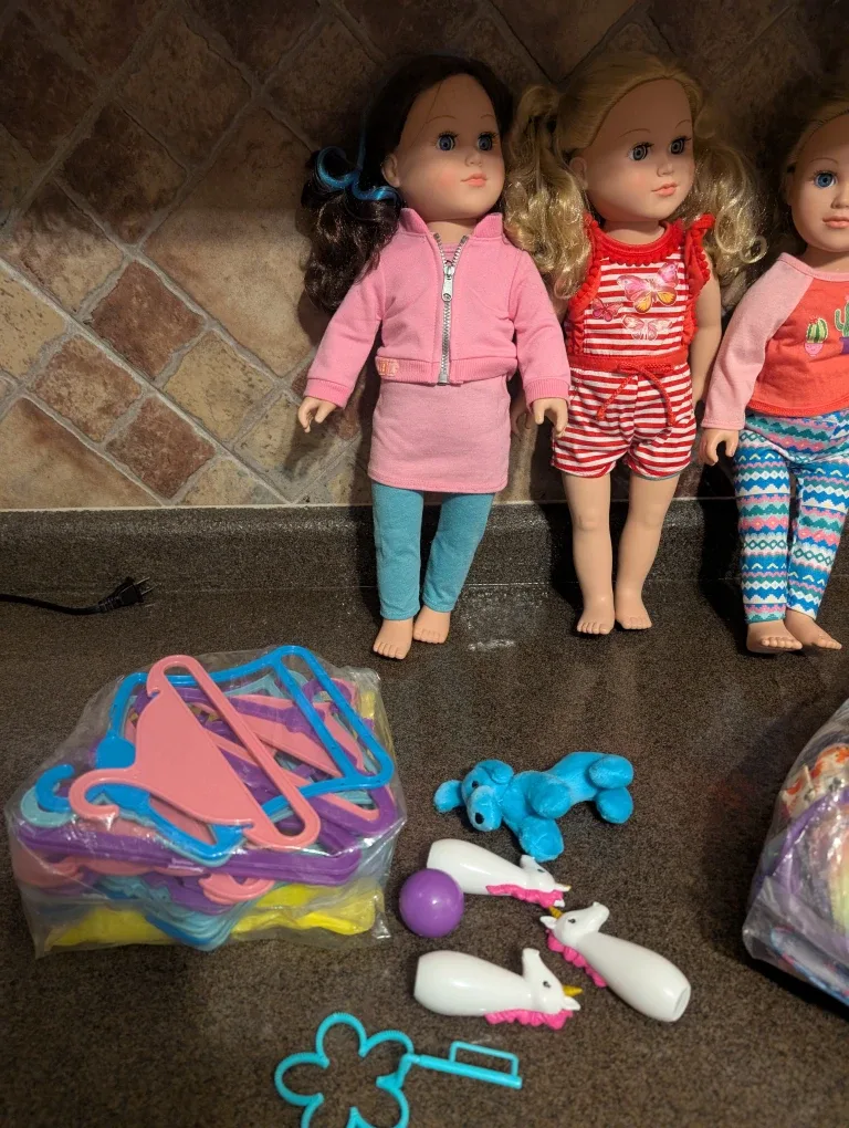 Three Dolls with Accessories image indicator(4)