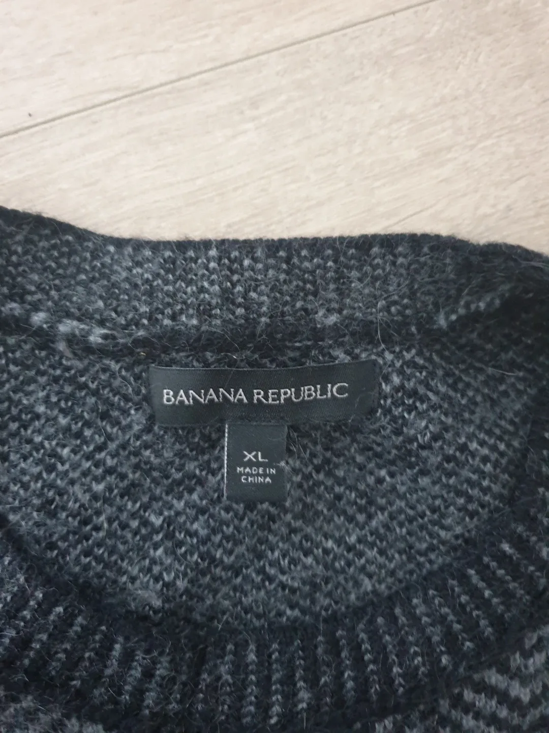 Banana Republic XL Grey Patterned Sweater image indicator(2)