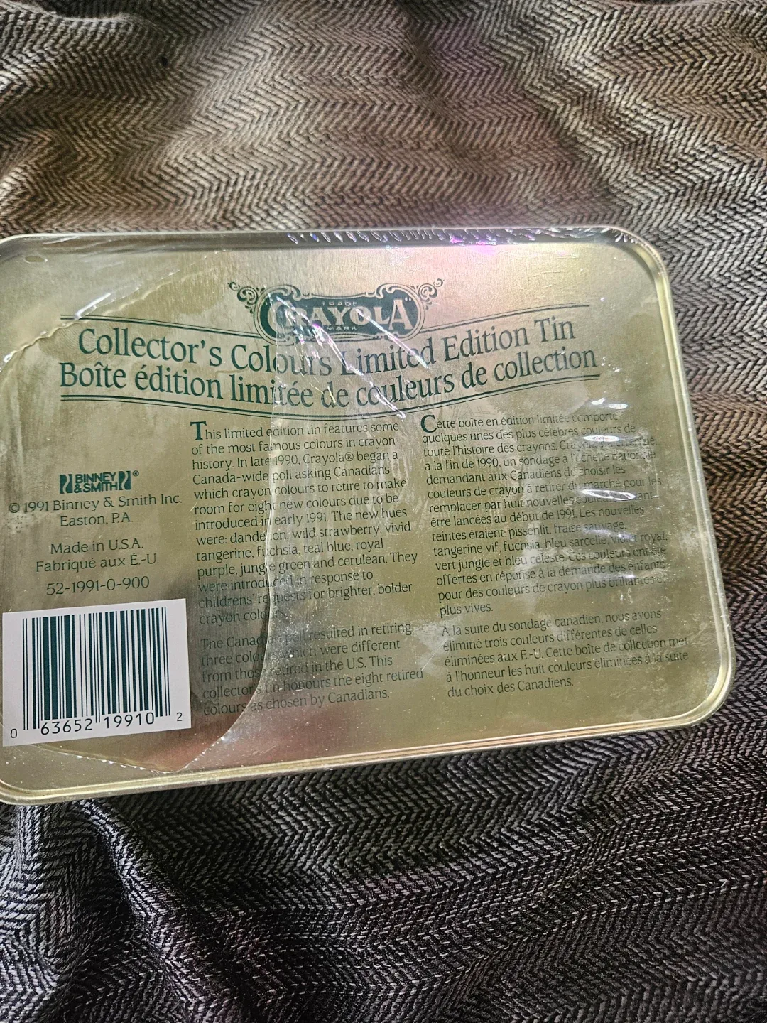 New Crayola Collector's Colors Limited Edition Tin image indicator(6)